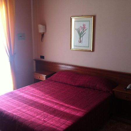 Hotel Impero Brescia Kamer foto