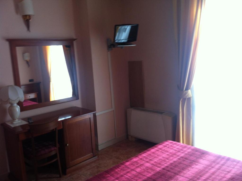 Hotel Impero Brescia Kamer foto
