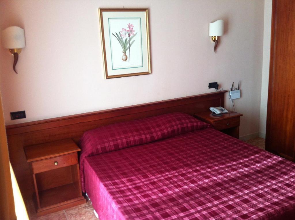 Hotel Impero Brescia Kamer foto