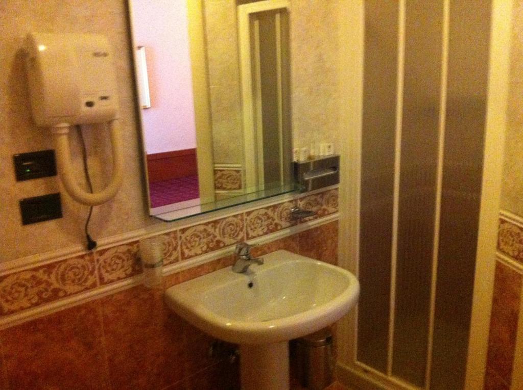 Hotel Impero Brescia Kamer foto