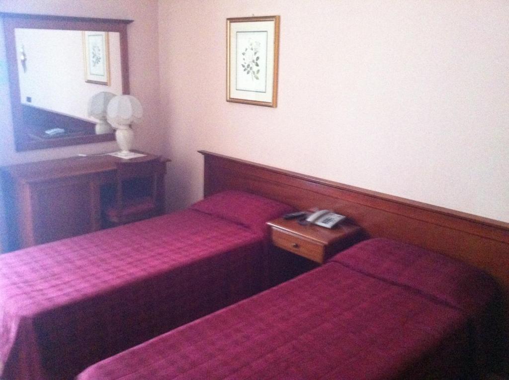 Hotel Impero Brescia Kamer foto
